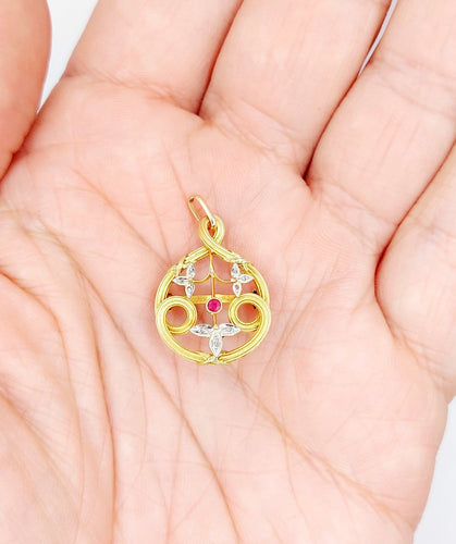 Pendentif Art nouveau - Pendentif fleur en or rose, pierre rouge et diamants 58 Facettes A07731