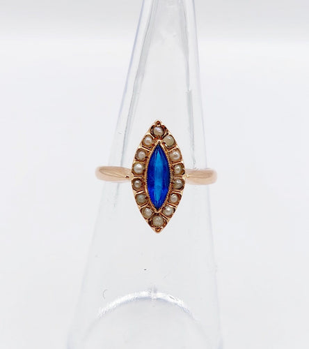 Bague 48.5 Bague marquise victorienne en or rose, pierre bleue et perles 58 Facettes A07715