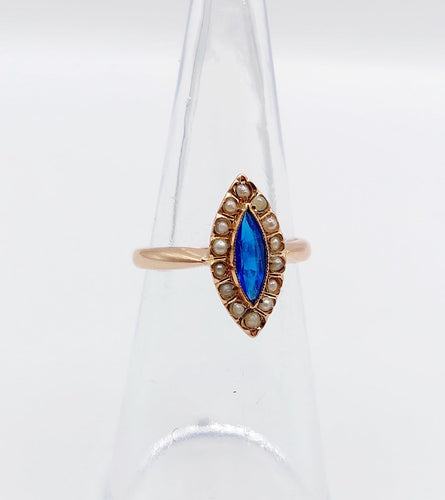 Bague 48.5 Bague marquise victorienne en or rose, pierre bleue et perles 58 Facettes A07715