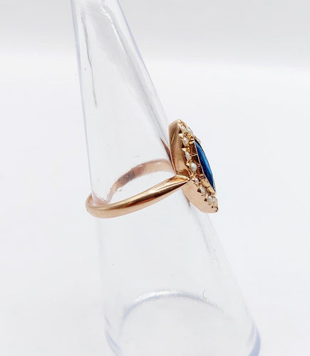 Bague 48.5 Bague marquise victorienne en or rose, pierre bleue et perles 58 Facettes A07715