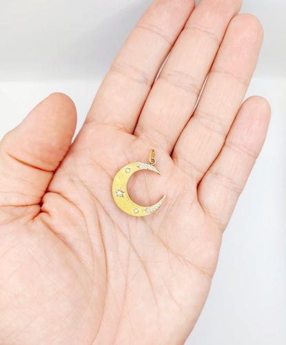 Pendentif Pendentif croissant de lune en or 18K et perles 58 Facettes A07705