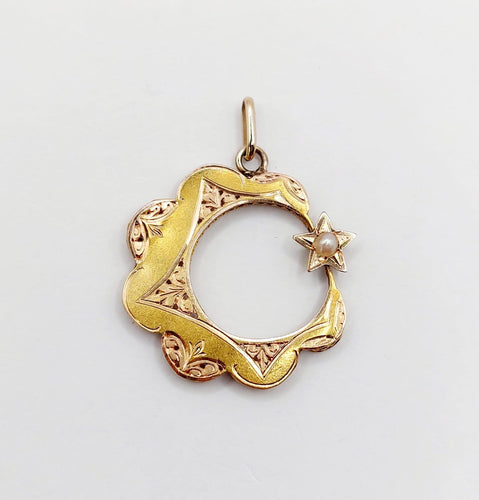 Pendentif Pendentif croissant de lune en or 18k avec perle 58 Facettes A07689