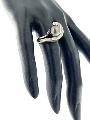 Bague 56 Bague cocktail en or 18 carats, perle noire et diamants 58 Facettes A2001D