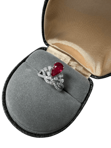Bague couronne en or 18K avec rubis sang de pigeon et diamants