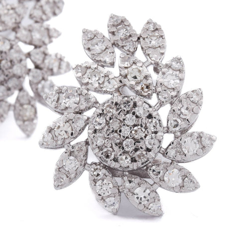 Boucles d'oreilles Boucles d'oreilles florales en platine et diamants 58 Facettes OR P4 (00619)