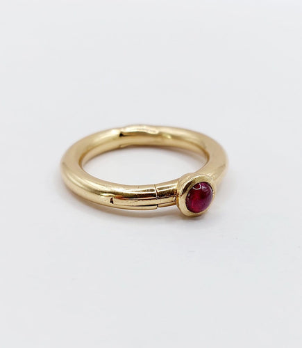 Bague 53 Bague ouvrante vintage en or 18k et rubis cabochon 58 Facettes A07640