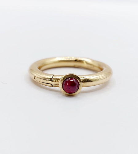 Bague 53 Bague ouvrante vintage en or 18k et rubis cabochon 58 Facettes A07640