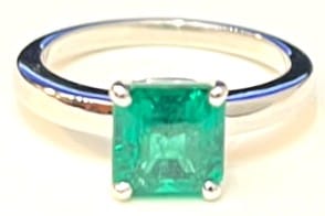 Bague 52.5 Bague en or gris et émeraude de Zambie 58 Facettes 269395