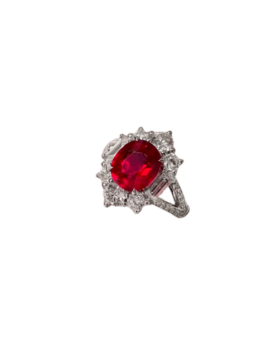 Bague halo en or 18K, rubis Pigeon’s Blood et diamants
