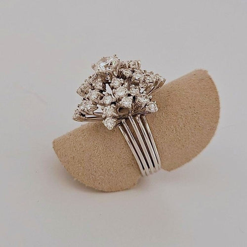 Bague 52 Bague fleur en or blanc et diamants 58 Facettes 2690414