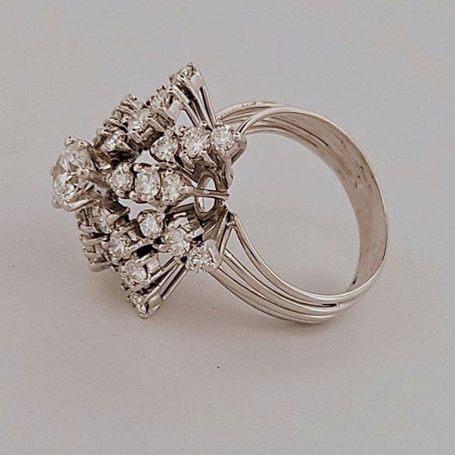 Bague 52 Bague fleur en or blanc et diamants 58 Facettes 2690414