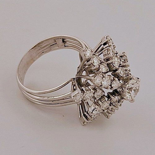 Bague 52 Bague fleur en or blanc et diamants 58 Facettes 2690414