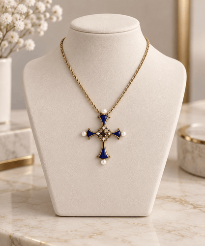 Collier Collier croix en or jaune, émail bleu, perles et diamants 58 Facettes 50516