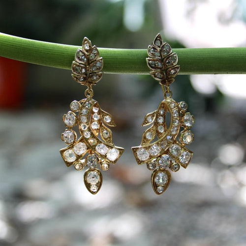 Boucles d'oreilles Boucles d'oreilles victoriennes à motifs feuillage en or 18K et diamants 58 Facettes 11224