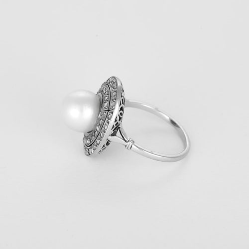 Bague 56 Bague en platine, or blanc, perle et diamants 58 Facettes B260534
