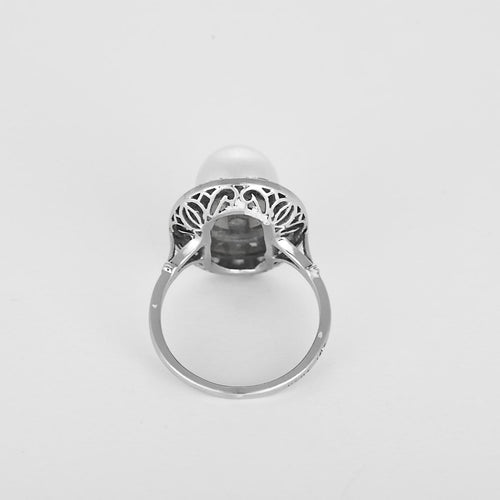 Bague 56 Bague en platine, or blanc, perle et diamants 58 Facettes B260534