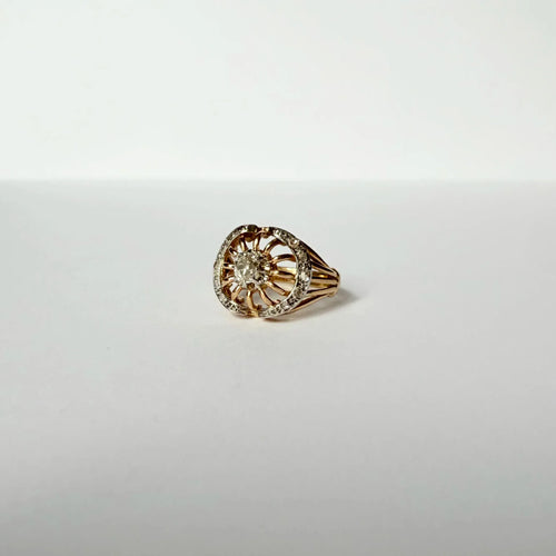 https://cdn.shopify.com/s/files/1/0943/8576/6747/files/bague-vintage-diamant-taille-ancienne-or-jaune.webp?v=1789631664