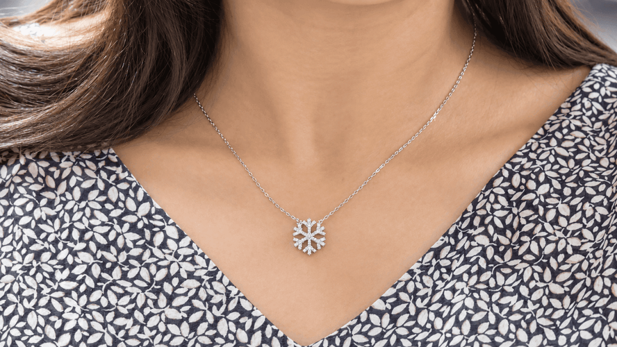 Collier Collier flocon de neige en or blanc et diamants 58 Facettes 21121