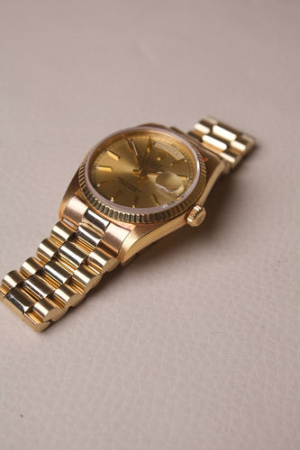 Montre Rolex Day-Date - Montre en or jaune 18 ct cadran champagne 58 Facettes MONTRE-025