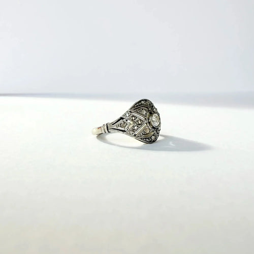 https://cdn.shopify.com/s/files/1/0943/8576/6747/files/bague-art-deco-diamant.webp?v=1789639946