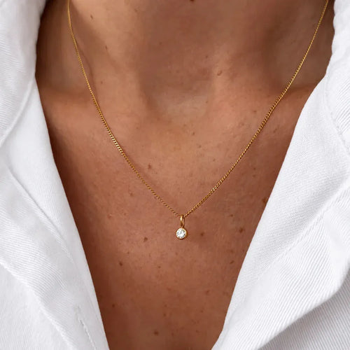 https://cdn.shopify.com/s/files/1/0943/8576/6747/files/pendentif-diamant-0.1-carat-chaine-or-jaune-18-carat.webp?v=1789636530
