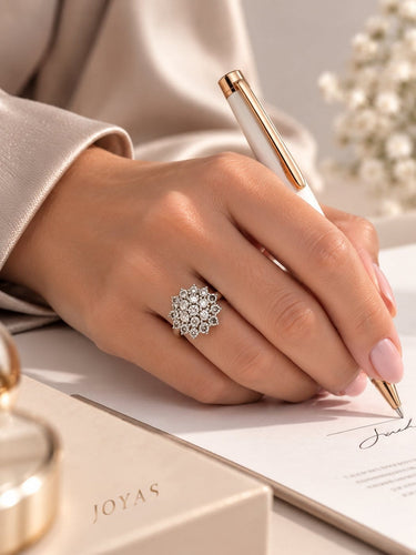 Bague 55 Bague cocktail rosette en or blanc et diamants 58 Facettes 50518