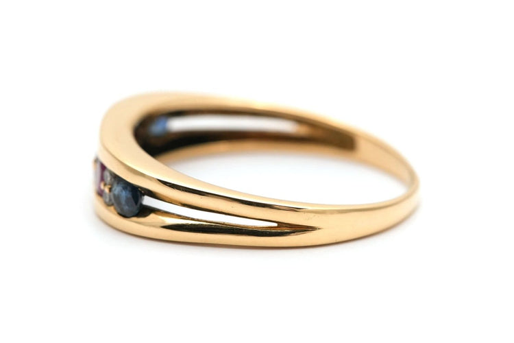 Bague 61 Bague contemporaine en or jaune avec émeraude, rubis, saphirs et diamants 58 Facettes B936