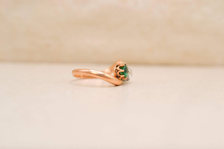 https://cdn.shopify.com/s/files/1/0963/7950/2920/files/bague-ancienne-toi-et-moi-diamants-verre.jpg?v=1789719182