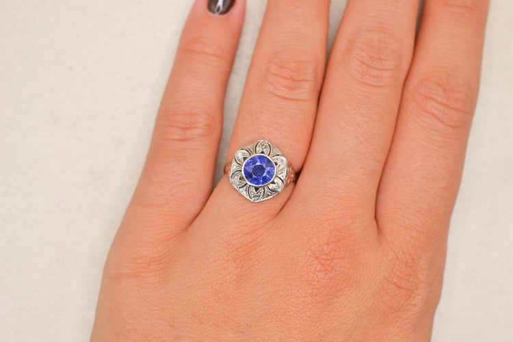 https://cdn.shopify.com/s/files/1/0963/7950/2920/files/bague-vintage-deux-ors-pierre-bleu.jpg?v=1789720718
