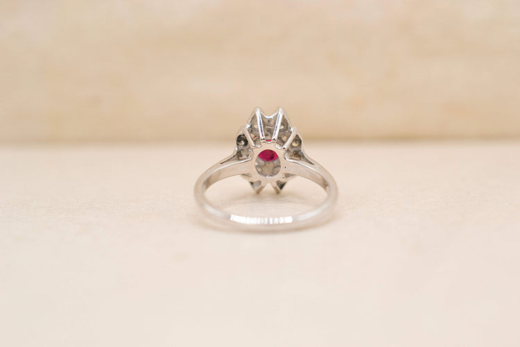 https://cdn.shopify.com/s/files/1/0963/7950/2920/files/bague-ancienne-marguerite-vintage-rubis.jpg?v=1789721952