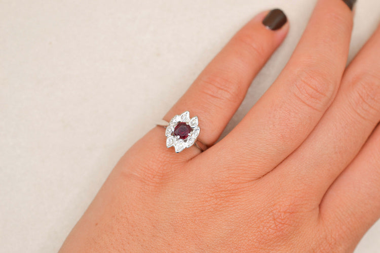 https://cdn.shopify.com/s/files/1/0963/7950/2920/files/bague-ancienne-rubis-diamants.jpg?v=1789721953