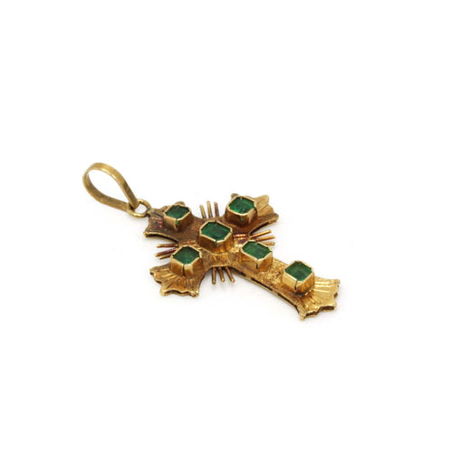 Pendentif Pendentif croix en or jaune et émeraudes 58 Facettes 260224R