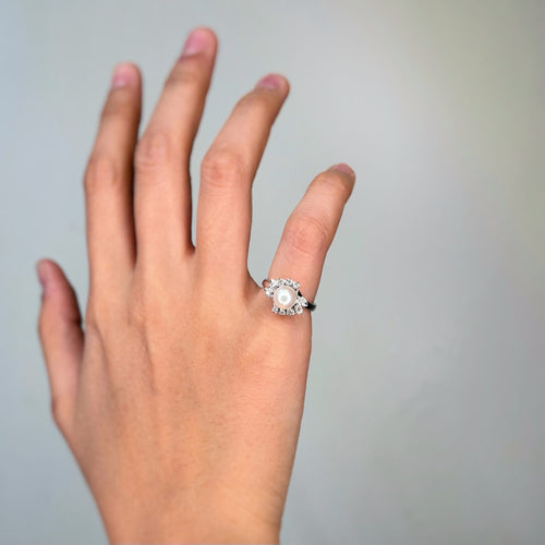 Bague 49 Bague en or blanc, perle de culture et diamants 58 Facettes 250312R