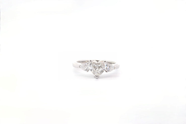 Bague 53 Bague cœur en platine avec diamant 1,13 ct et diamants poire 58 Facettes 26295-25050