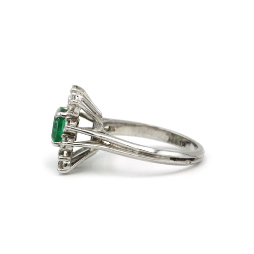 Bague 54 Bague en or blanc, émeraude et diamants 58 Facettes 230116R