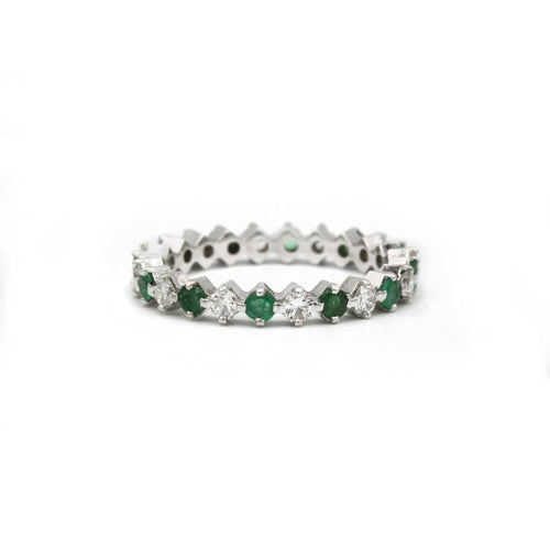 Bague 54 Alliance en or blanc, diamants et émeraudes 58 Facettes 240022R