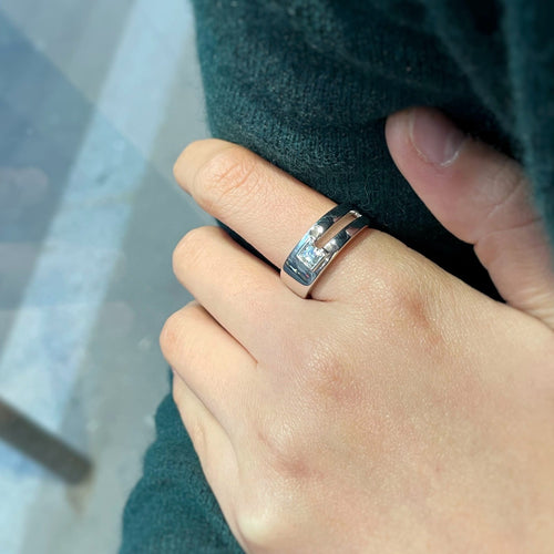 Bague 57 Bague en or blanc et diamant princesse 58 Facettes 220465R