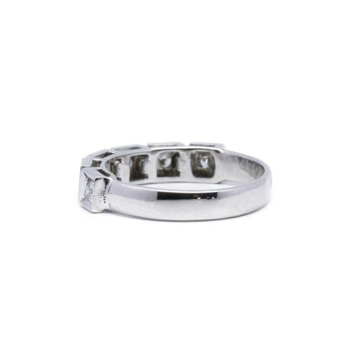 Bague 50 Bague en or blanc et diamants 58 Facettes 210229R