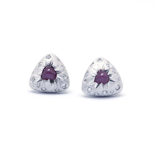 Boucles d'oreilles Boucles d'oreilles en or blanc, rubis et diamants 58 Facettes 220372R