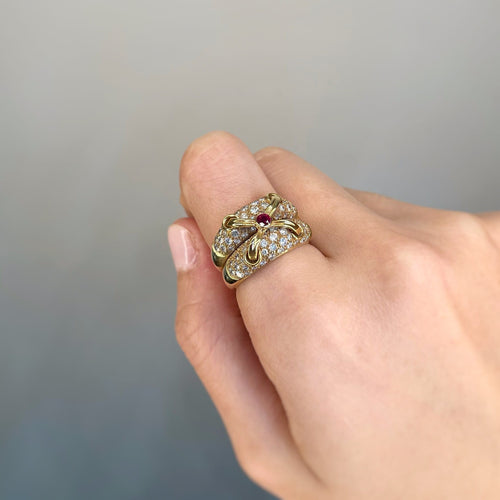 Bague 52 Bague en or jaune, rubis et diamants 58 Facettes 170128R