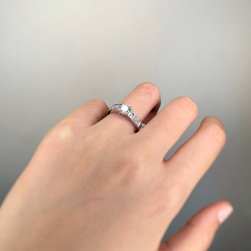 Bague 50 Bague solitaire en platine et diamants 58 Facettes 220504R