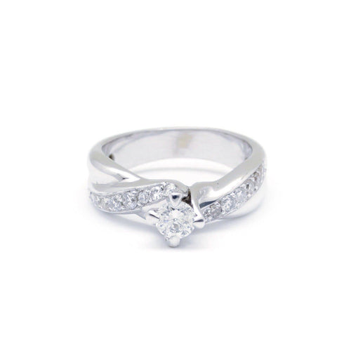 Bague 53 Bague torsadée en or blanc et diamants 0,35 ct 58 Facettes 220562R