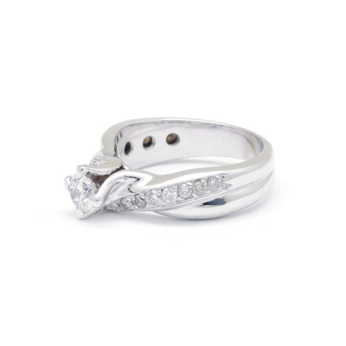 Bague 53 Bague torsadée en or blanc et diamants 0,35 ct 58 Facettes 220562R