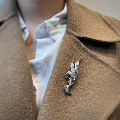 Broche Broche en or blanc et diamants 58 Facettes 230011SP