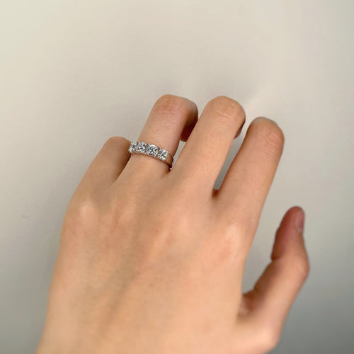 Bague 50 Demi-alliance en or blanc et diamants 58 Facettes 220503R