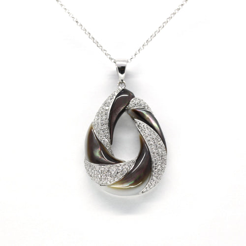 Collier Collier pendentif en or blanc, diamants et nacre noire 58 Facettes 170040R