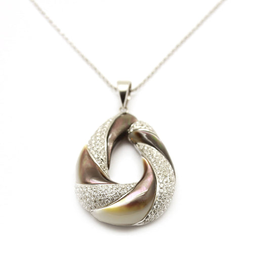 Collier Collier pendentif en or blanc, diamants et nacre noire 58 Facettes 170040R