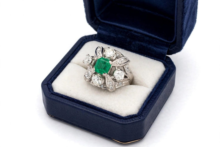 Bague 53 Bague émeraude centrale en platine et diamants 58 Facettes 562/26 A