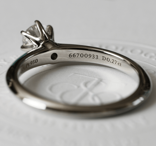 Bague 47.5 Tiffany & Co - Bague solitaire en platine et diamant 58 Facettes Tiffany setting 0.27
