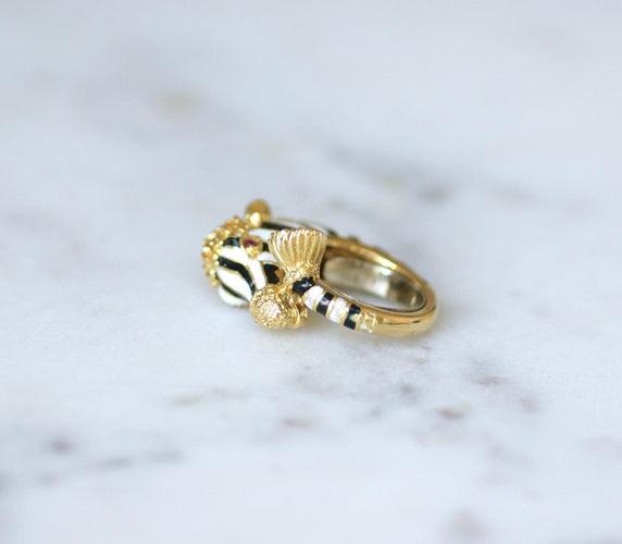 Bague 47 Frascarolo - Bague zèbre en or jaune, émail, rubis et diamants 58 Facettes